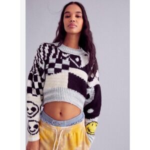 UO Lennon Jacquard Cropped Sweater S Smiley Skull Yin Streetwear Urban Outfitter